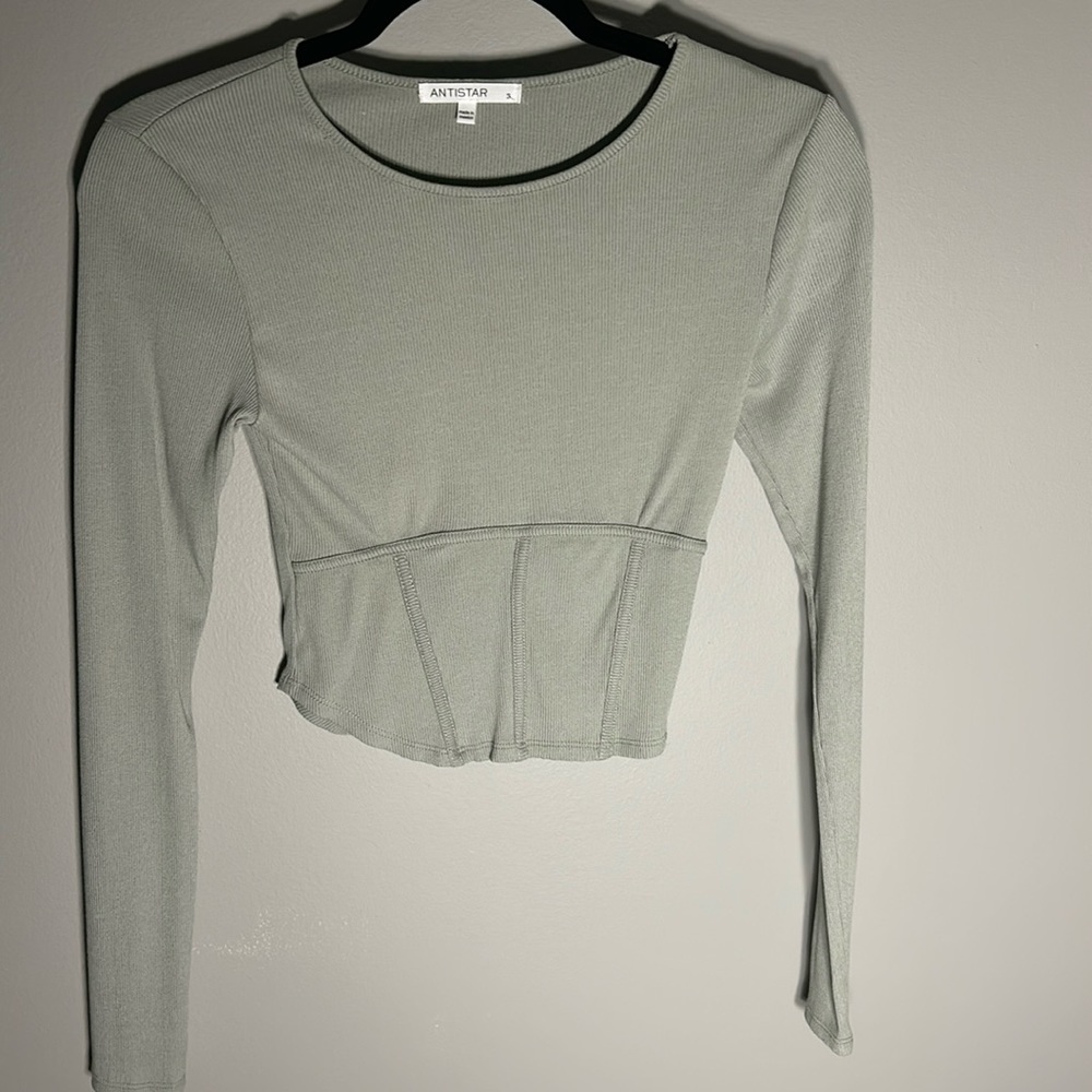Dusty green long cropped longsleeve
